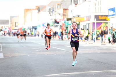 051025 - Oysho Cardiff Half Marathon - The race route passes through Albany Road, Roath