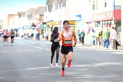 051025 - Oysho Cardiff Half Marathon - The race route passes through Albany Road, Roath