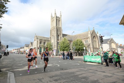 051025 - Oysho Cardiff Half Marathon - The race route passes through Albany Road, Roath