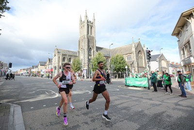 051025 - Oysho Cardiff Half Marathon - The race route passes through Albany Road, Roath