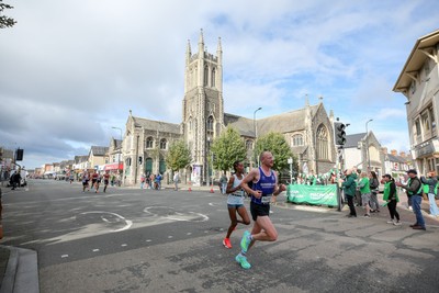 051025 - Oysho Cardiff Half Marathon - The race route passes through Albany Road, Roath