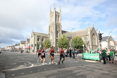 051025 - Oysho Cardiff Half Marathon - The race route passes through Albany Road, Roath
