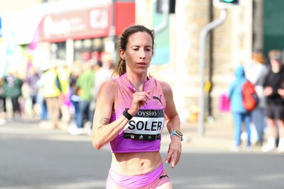 051025 - Oysho Cardiff Half Marathon - The race route passes through Albany Road, Roath