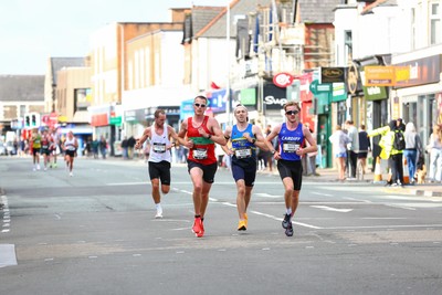 051025 - Oysho Cardiff Half Marathon - The race route passes through Albany Road, Roath