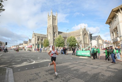 051025 - Oysho Cardiff Half Marathon - The race route passes through Albany Road, Roath