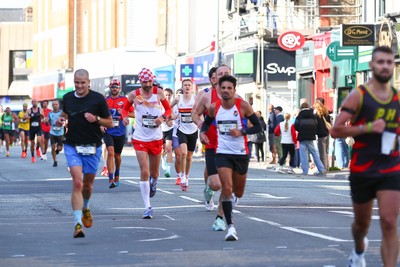 051025 - Oysho Cardiff Half Marathon - The race route passes through Albany Road, Roath