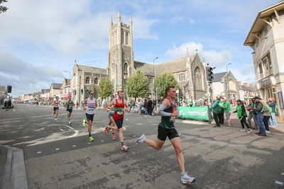 051025 - Oysho Cardiff Half Marathon - The race route passes through Albany Road, Roath