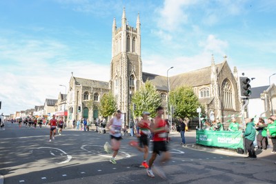 051025 - Oysho Cardiff Half Marathon - The race route passes through Albany Road, Roath