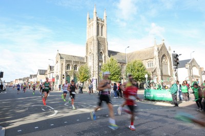 051025 - Oysho Cardiff Half Marathon - The race route passes through Albany Road, Roath