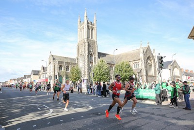 051025 - Oysho Cardiff Half Marathon - The race route passes through Albany Road, Roath
