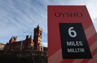 051025 - Oysho Cardiff Half Marathon - Runners make their way through Cardiff Bay as they take part in the Oysho Cardiff Half Marathon