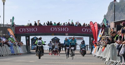 051025 - Oysho Cardiff Half Marathon - Runners make their way through Cardiff Bay as they take part in the Oysho Cardiff Half Marathon