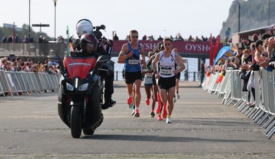051025 - Oysho Cardiff Half Marathon - Runners make their way through Cardiff Bay as they take part in the Oysho Cardiff Half Marathon