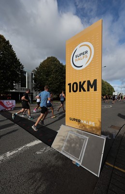 051025 - Oysho Cardiff Half Marathon - Runners make their way through Cardiff Bay as they take part in the Oysho Cardiff Half Marathon