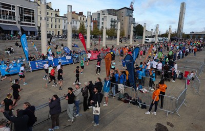 051025 - Oysho Cardiff Half Marathon - Runners make their way through Cardiff Bay as they take part in the Oysho Cardiff Half Marathon