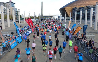 051025 - Oysho Cardiff Half Marathon - Runners make their way through Cardiff Bay as they take part in the Oysho Cardiff Half Marathon
