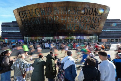 051025 - Oysho Cardiff Half Marathon - Runners make their way through Cardiff Bay as they take part in the Oysho Cardiff Half Marathon