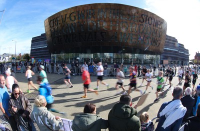 051025 - Oysho Cardiff Half Marathon - Runners make their way through Cardiff Bay as they take part in the Oysho Cardiff Half Marathon