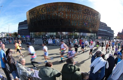 051025 - Oysho Cardiff Half Marathon - Runners make their way through Cardiff Bay as they take part in the Oysho Cardiff Half Marathon