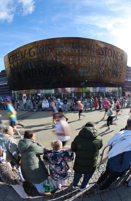 051025 - Oysho Cardiff Half Marathon - Runners make their way through Cardiff Bay as they take part in the Oysho Cardiff Half Marathon
