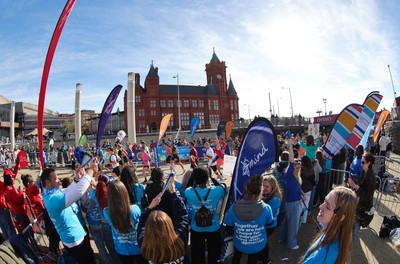 051025 - Oysho Cardiff Half Marathon - Runners make their way through Cardiff Bay as they take part in the Oysho Cardiff Half Marathon
