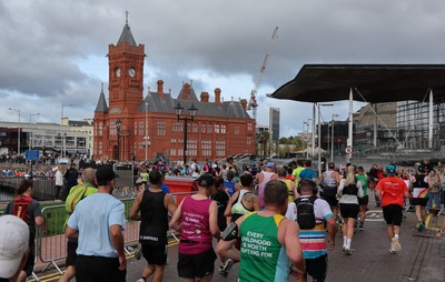 051025 - Oysho Cardiff Half Marathon - Runners make their way through Cardiff Bay as they take part in the Oysho Cardiff Half Marathon
