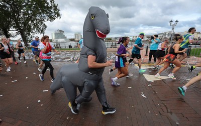 051025 - Oysho Cardiff Half Marathon - Runners make their way through Cardiff Bay as they take part in the Oysho Cardiff Half Marathon
