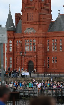 051025 - Oysho Cardiff Half Marathon - Runners make their way through Cardiff Bay as they take part in the Oysho Cardiff Half Marathon