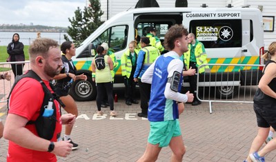 051025 - Oysho Cardiff Half Marathon - Runners make their way through Cardiff Bay as they take part in the Oysho Cardiff Half Marathon