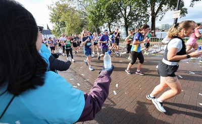 051025 - Oysho Cardiff Half Marathon - Runners make their way through Cardiff Bay as they take part in the Oysho Cardiff Half Marathon