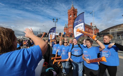 051025 - Oysho Cardiff Half Marathon - Runners make their way through Cardiff Bay as they take part in the Oysho Cardiff Half Marathon