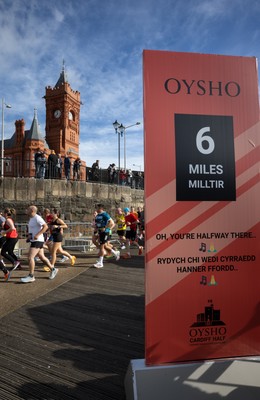 051025 - Oysho Cardiff Half Marathon - Runners make their way through Cardiff Bay as they take part in the Oysho Cardiff Half Marathon