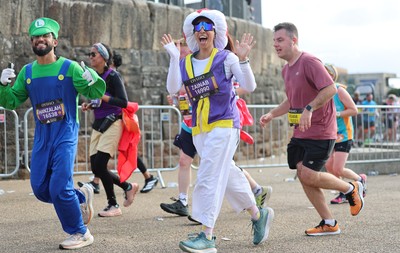 051025 - Oysho Cardiff Half Marathon - Runners make their way through Cardiff Bay as they take part in the Oysho Cardiff Half Marathon