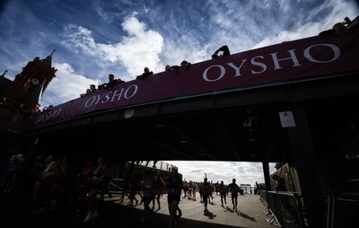 051025 - Oysho Cardiff Half Marathon - Runners make their way through Cardiff Bay as they take part in the Oysho Cardiff Half Marathon