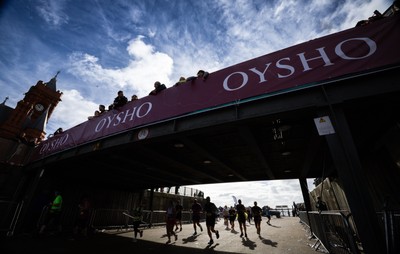 051025 - Oysho Cardiff Half Marathon - Runners make their way through Cardiff Bay as they take part in the Oysho Cardiff Half Marathon