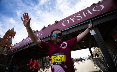 051025 - Oysho Cardiff Half Marathon - Runners make their way through Cardiff Bay as they take part in the Oysho Cardiff Half Marathon
