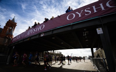 051025 - Oysho Cardiff Half Marathon - Runners make their way through Cardiff Bay as they take part in the Oysho Cardiff Half Marathon