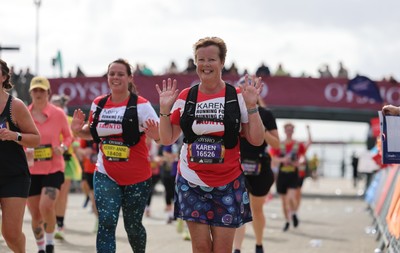 051025 - Oysho Cardiff Half Marathon - Runners make their way through Cardiff Bay as they take part in the Oysho Cardiff Half Marathon