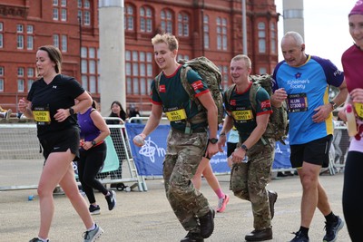 051025 - Oysho Cardiff Half Marathon - Runners make their way through Cardiff Bay as they take part in the Oysho Cardiff Half Marathon