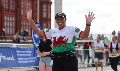 051025 - Oysho Cardiff Half Marathon - Runners make their way through Cardiff Bay as they take part in the Oysho Cardiff Half Marathon