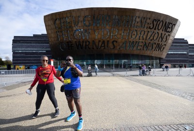 051025 - Oysho Cardiff Half Marathon - Runners make their way through Cardiff Bay as they take part in the Oysho Cardiff Half Marathon