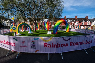051025 - Oysho Cardiff Half Marathon - Rainbow Roundabout