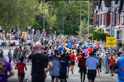 051025 - Oysho Cardiff Half Marathon - Rainbow Roundabout