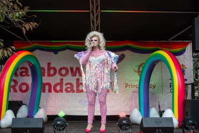 051025 - Oysho Cardiff Half Marathon - Rainbow Roundabout