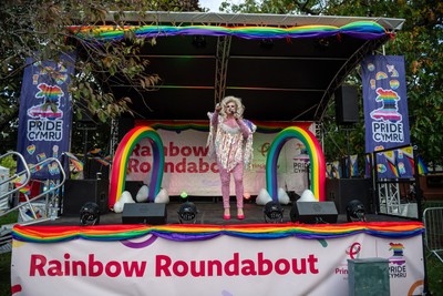 051025 - Oysho Cardiff Half Marathon - Rainbow Roundabout