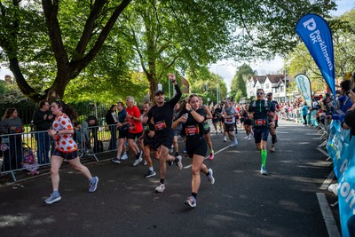 051025 - Oysho Cardiff Half Marathon - Rainbow Roundabout
