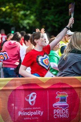 051025 - Oysho Cardiff Half Marathon - Rainbow Roundabout