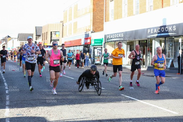 051025 - Oysho Cardiff Half Marathon - The race route passes through Albany Road, Roath