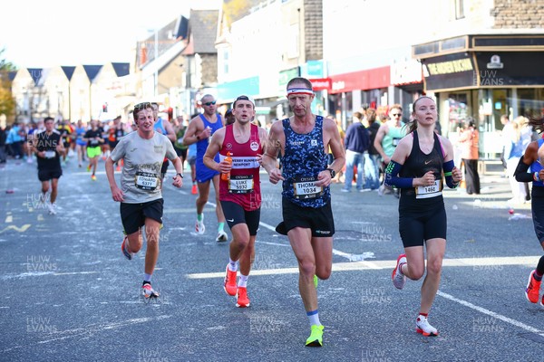 051025 - Oysho Cardiff Half Marathon - The race route passes through Albany Road, Roath