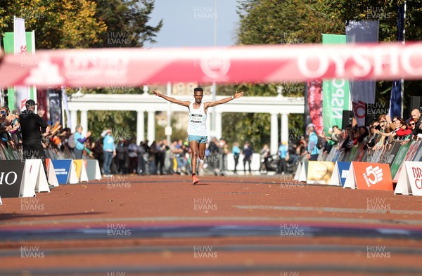 051025 - Oysho Cardiff Half Marathon - Winner of the men’s race Yismaw Dillu